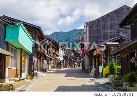 岩村城下町　岩村町本通りの町並み・ふくろう商店街（岐阜県恵那市） 107860251