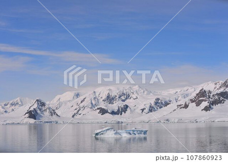 地球最後の秘境　南極半島の絶景 107860923