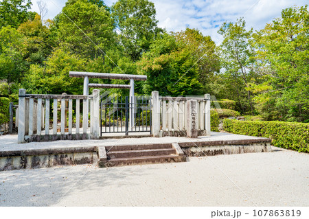 京都市右京区　第五十二代嵯峨天皇　嵯峨山上陵 107863819