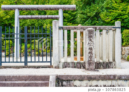 京都市右京区　第五十二代嵯峨天皇　嵯峨山上陵 107863825