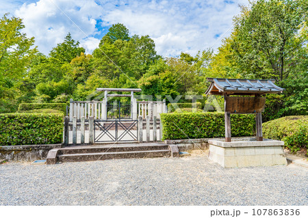 京都市右京区　第五十二代嵯峨天皇　嵯峨山上陵 107863836