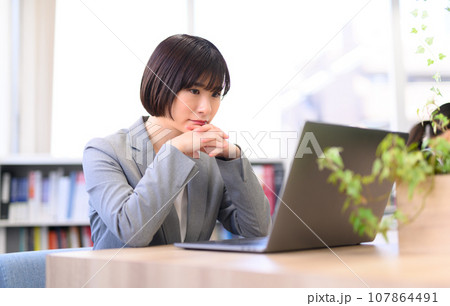 ビジネスイメージ 107864491
