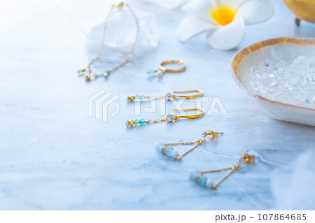 天然石とラインストーンのアクセサリー　ピアス　リング　ブレスレット 107864685