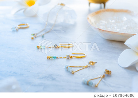 天然石とラインストーンのアクセサリー　ピアス　ブレスレット　リング 107864686