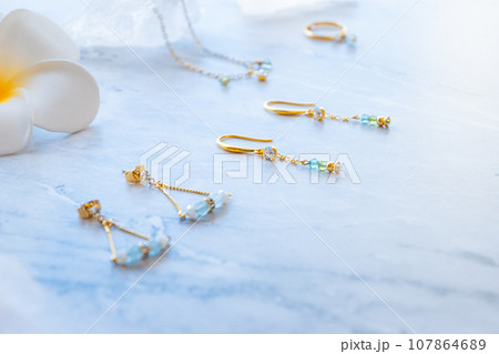 天然石とラインストーンのアクセサリー　ピアス　ブレスレット　リング 107864689