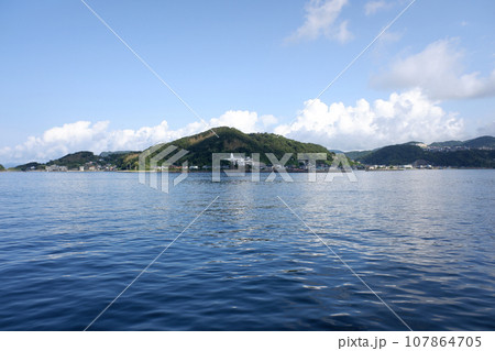 長崎県 神ノ島教会堂遠景 長崎県 神ノ島教会堂遠景 107864705