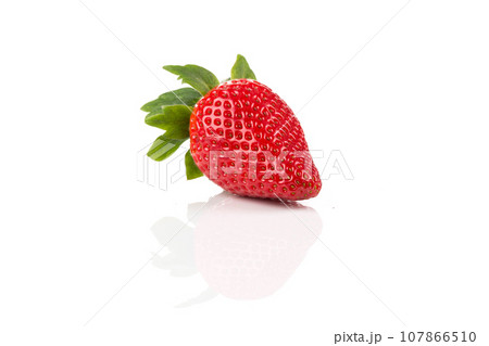 Red ripe strawberry fruits Red ripe strawberry fruits 107866510