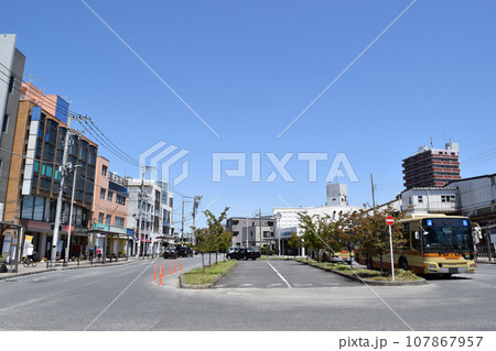 神奈川県藤沢市 長後駅西口の街並み 107867957