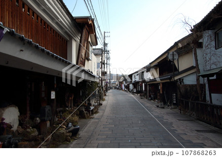 冬の北国街道上田宿/柳町通りにて(長野県上田市) 冬の北国街道上田宿/柳町通りにて(長野県上田市) 107868263
