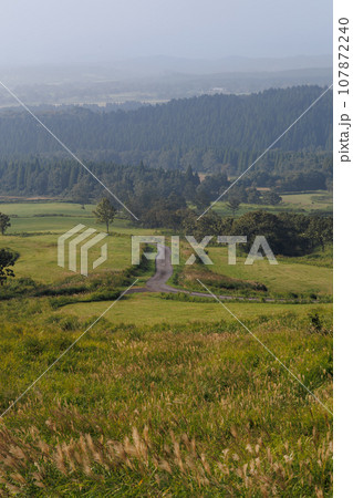 久住高原展望台下からの眺望（大分県竹田市） 107872240