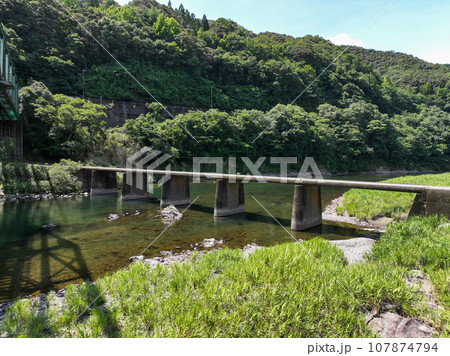 高知県四万十町　第一三島沈下橋 107874794