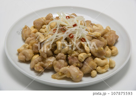 鶏肉とカシュウナッツの炒め物 107875593