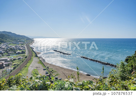 新潟　晴れた日の米山海岸（聖ヶ鼻から） 107876537