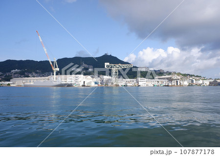 長崎港　ジャイアント・カンチレバークレーン 107877178