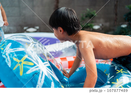 7 years old 107877489