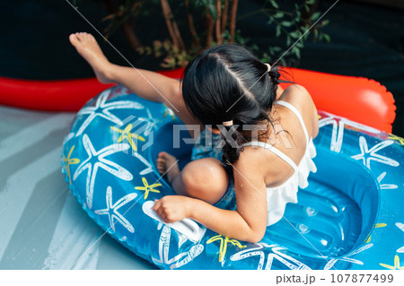 5 years old 107877499