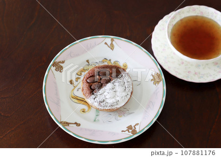 チョコレートタルト・ティータイム 107881176