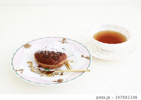 チョコレートタルト・ティータイム 107881186