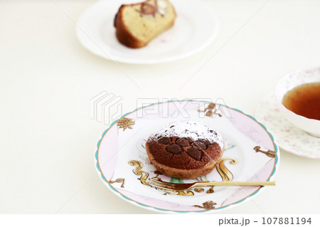 チョコレートタルト・ティータイム 107881194