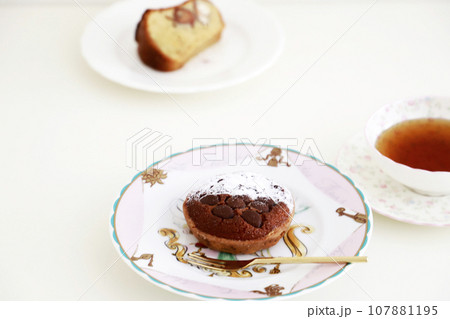 チョコレートタルト・ティータイム 107881195