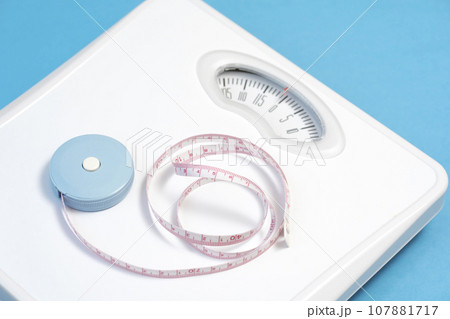 ダイエットイメージ 体重計 ヘルスメーター メジャー メタボ ダイエットイメージ 体重計 ヘルスメーター メジャー メタボ 107881717