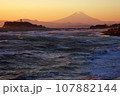 稲村ヶ崎から見た富士山 107882144