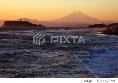稲村ヶ崎から見た富士山 稲村ヶ崎から見た富士山 107882144
