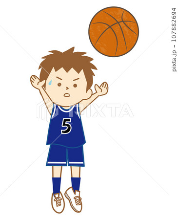 ユニフォーム姿でバスケットボールの試合でリバウンドを取る男の子 107882694