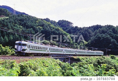 磐越西線 中山峠をゆく455系電車 107883788
