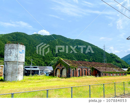旧駅舎とJRの廃タンク 旧駅舎とJRの廃タンク 107884053
