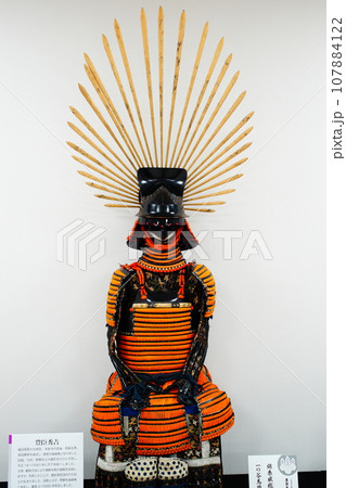 豊臣秀吉甲冑（緋糸威総掛当世具足）の写真素材 [107884122] - PIXTA