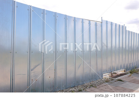 トタン, 壁, 外壁, 塀, 屋外, 鉄板, 工事現場, 土木, 建設現場, 建物, フェンス, 門 107884225