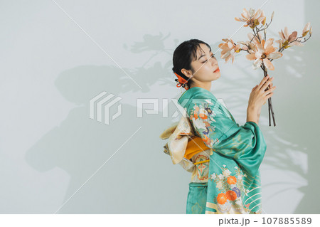 振袖の女性　　 107885589