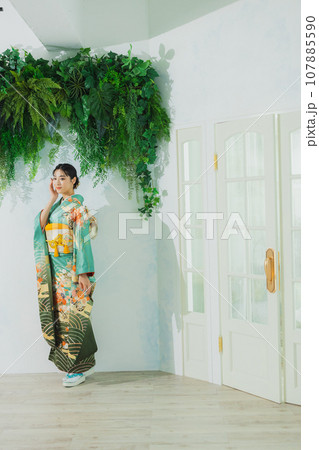 振袖の女性　　 107885590