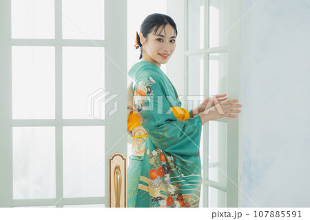 振袖の女性 振袖の女性 107885591