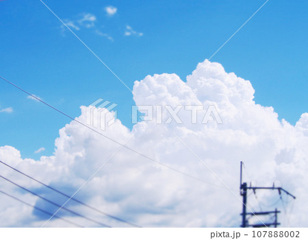 湧き上がるもの凄い入道雲 背景素材 湧き上がるもの凄い入道雲 背景素材 107888002