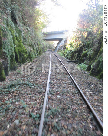 令和2年7月豪雨で大きな被害を受けた「くま川鉄道」の線路の風景 107888487