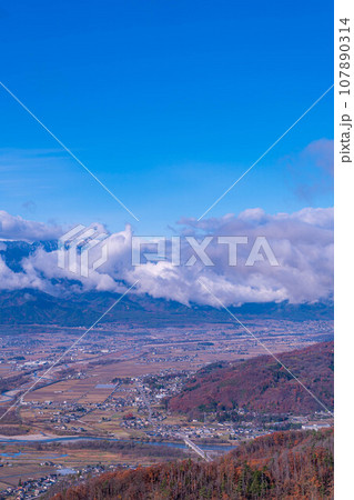 【雲海素材】冬の長峰山から見た松本平の雲海【長野県】 【雲海素材】冬の長峰山から見た松本平の雲海【長野県】 107890314