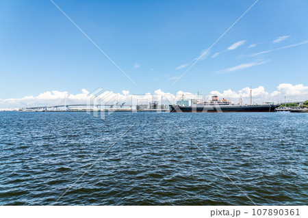【神奈川県】晴天の横浜ベイエリア 【神奈川県】晴天の横浜ベイエリア 107890361