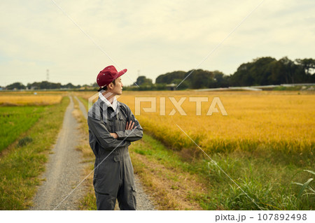 米農家の男性 107892498