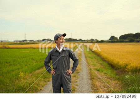 米農家の男性 107892499