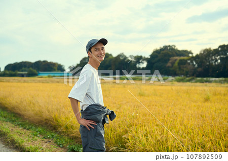 米農家の男性 107892509