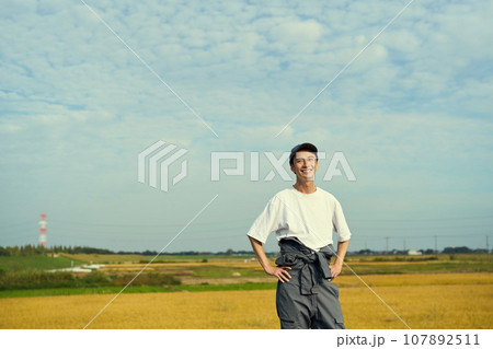 米農家の男性 107892511