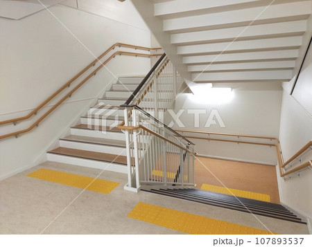 階段 階段 107893537