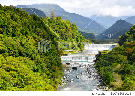 本宮砂防堰堤方面を望む(富山県富山市)【2023.10】 本宮砂防堰堤方面を望む(富山県富山市)【2023.10】 107893913