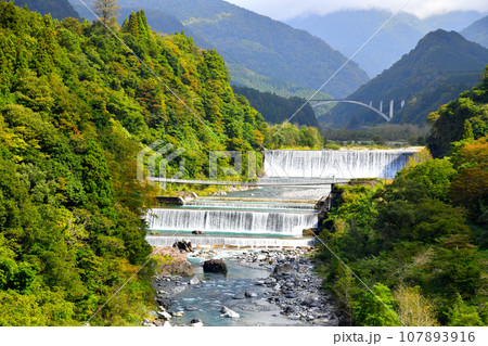 本宮砂防堰堤方面を望む(富山県富山市)【2023.10】 107893916