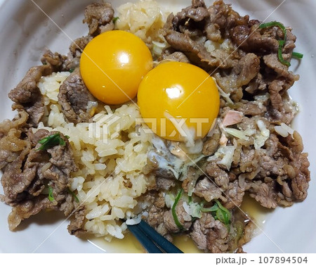 卵2個と牛肉ライス。 107894504