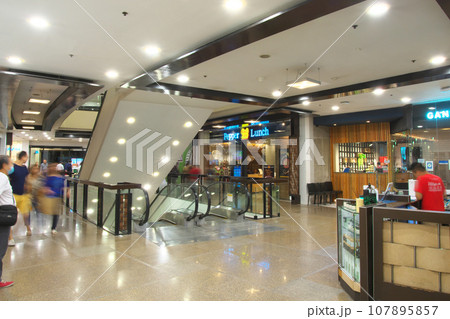 躍動するフィリピン - マニラ・マカティのショッピングモール 　都市景観（2023年9月） 107895857
