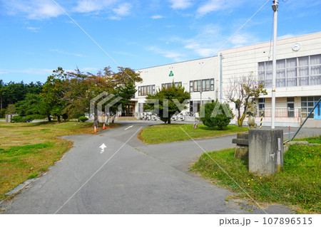 横浜町立南部小学校（廃校・南地区交流センター） 107896515