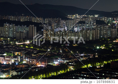 The scenery of Bundang City in Seongnam, Gyeonggi-do, Korea 107898631